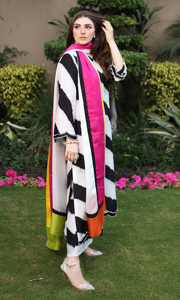 Baroque Luxe Karandi | 3PC Digital Elegance – Elevenstuff