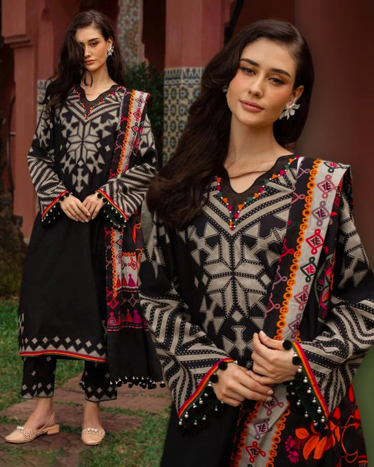 Shahanah Digital Printed Lawn 3PC Suit with Voile Printed Dupatta – 4010